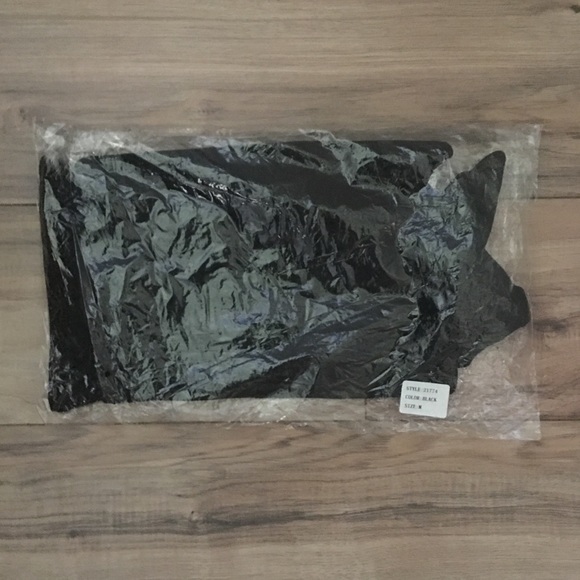 HP! 🖤 Black Off The Shoulder Bodysuit NWT - Picture 8 of 8